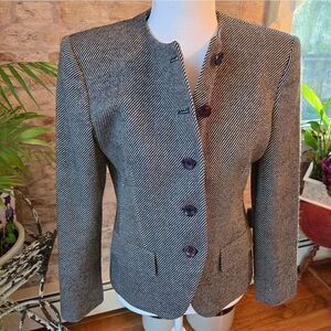 Jones Of New York womans blazer Size 8P